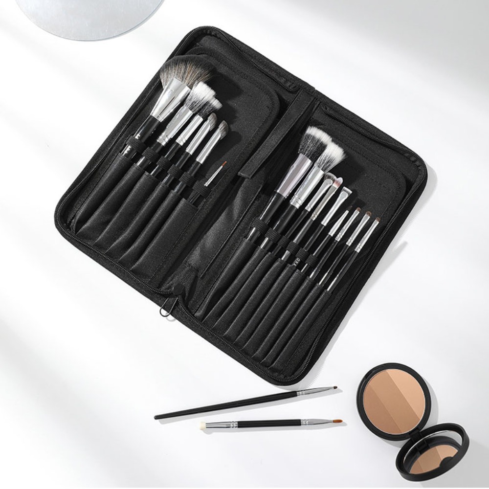 Blush Brush Kabuki - Tas Kuas Rias Portabel Berkualitas Tinggi