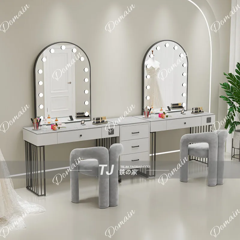 Meja rias profesional studio N - Beauty Makeup Studio ulasan dan harga